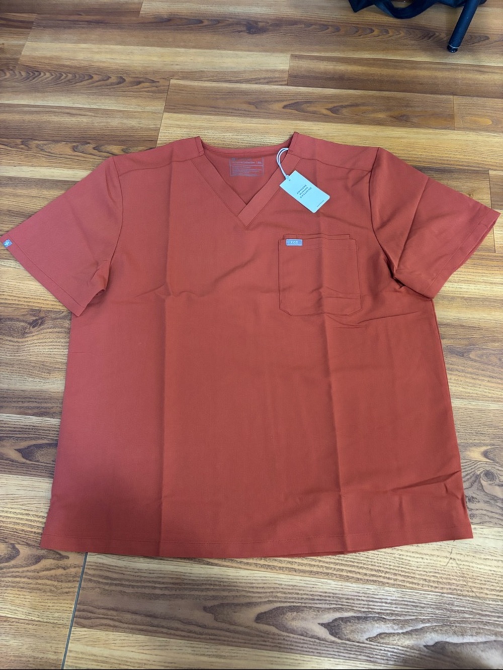 Figs Men’s Leon Freex Slim Scrub Top